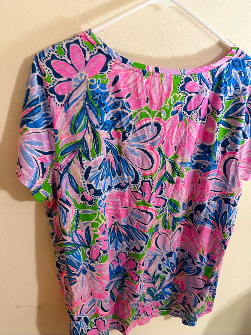 NWOT Lilly Pulitzer Size XXL Pink, Blue & Green Floral Scoop Tee - Picture 3 of 3